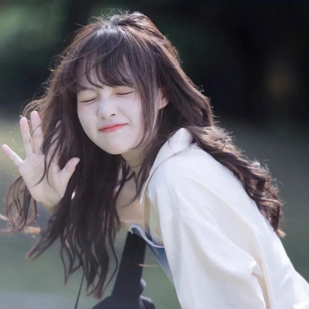 红妆挥拍破长空